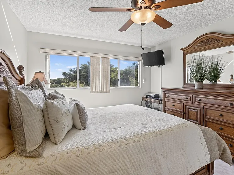 1651 SW 127th Ave #305A — Photo 5