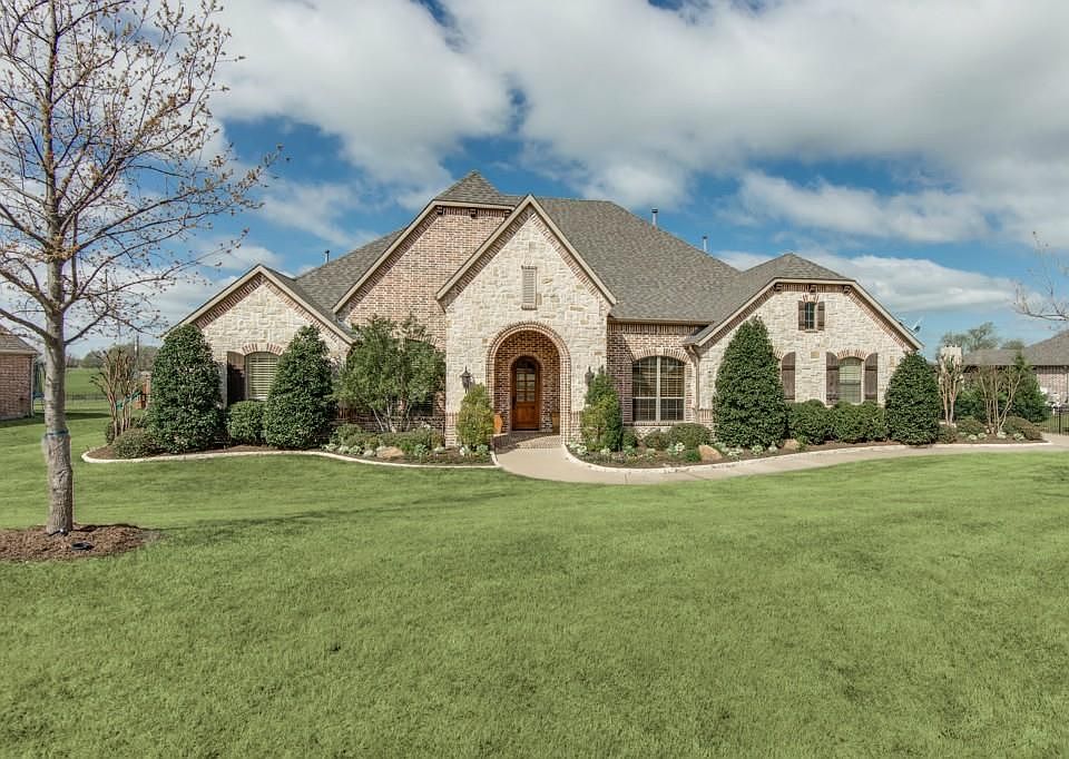 1st image of 3203 Twin Lakes Dr