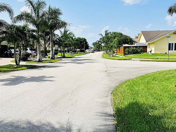 4th image of 4933 NW 75th Avenue
