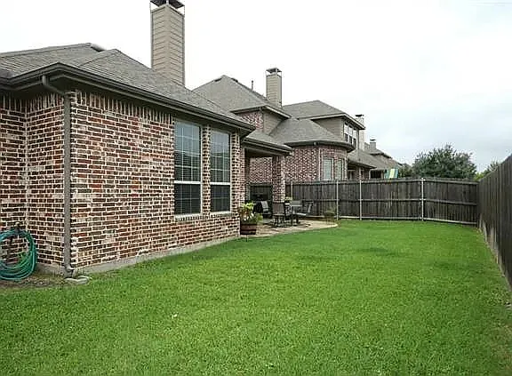 3 bed, 2.5 bath, 2282 sqft, $2,750 — Photo 3
