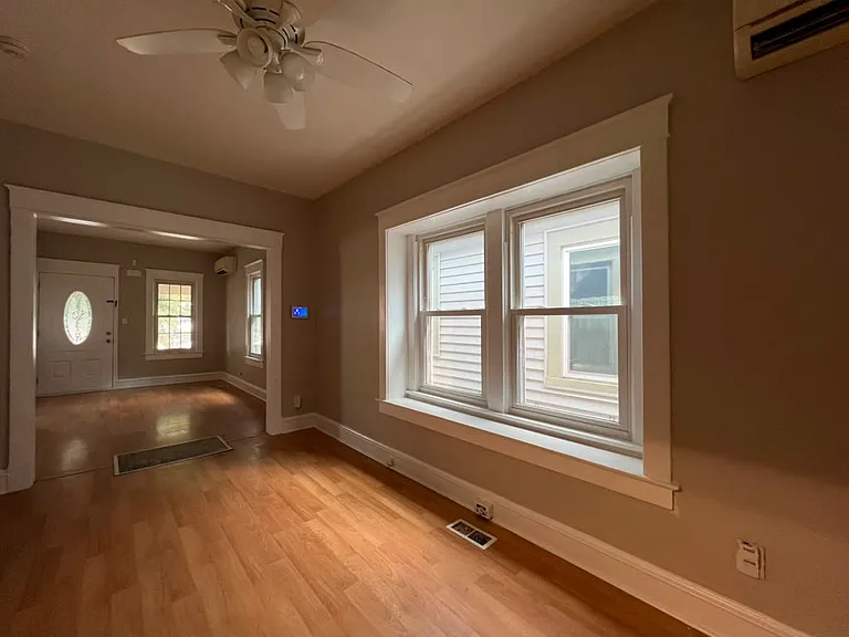 1526 E Corrington Ave — Photo 3
