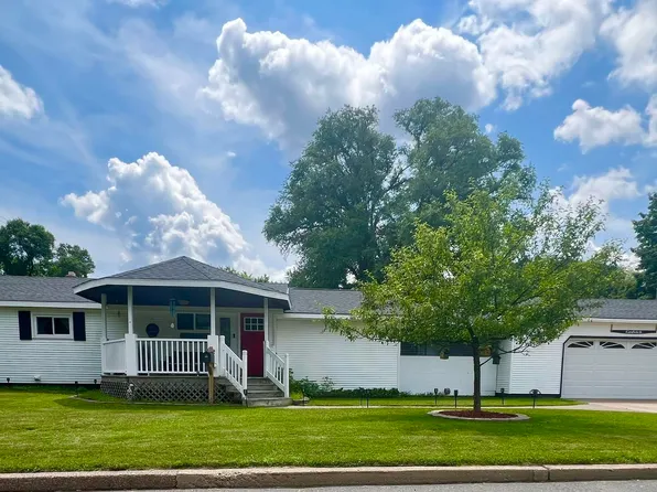 1501 W Hoadley St, Kingsford, MI 49802