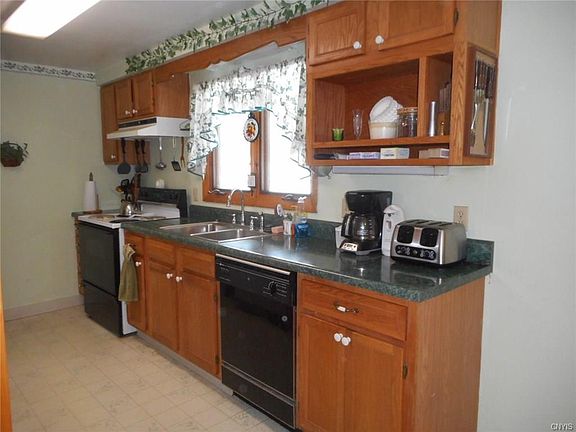 3rd image of 9 Bartlett Ave