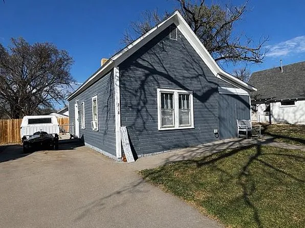 218 W Maple St, Bucklin, KS 67834