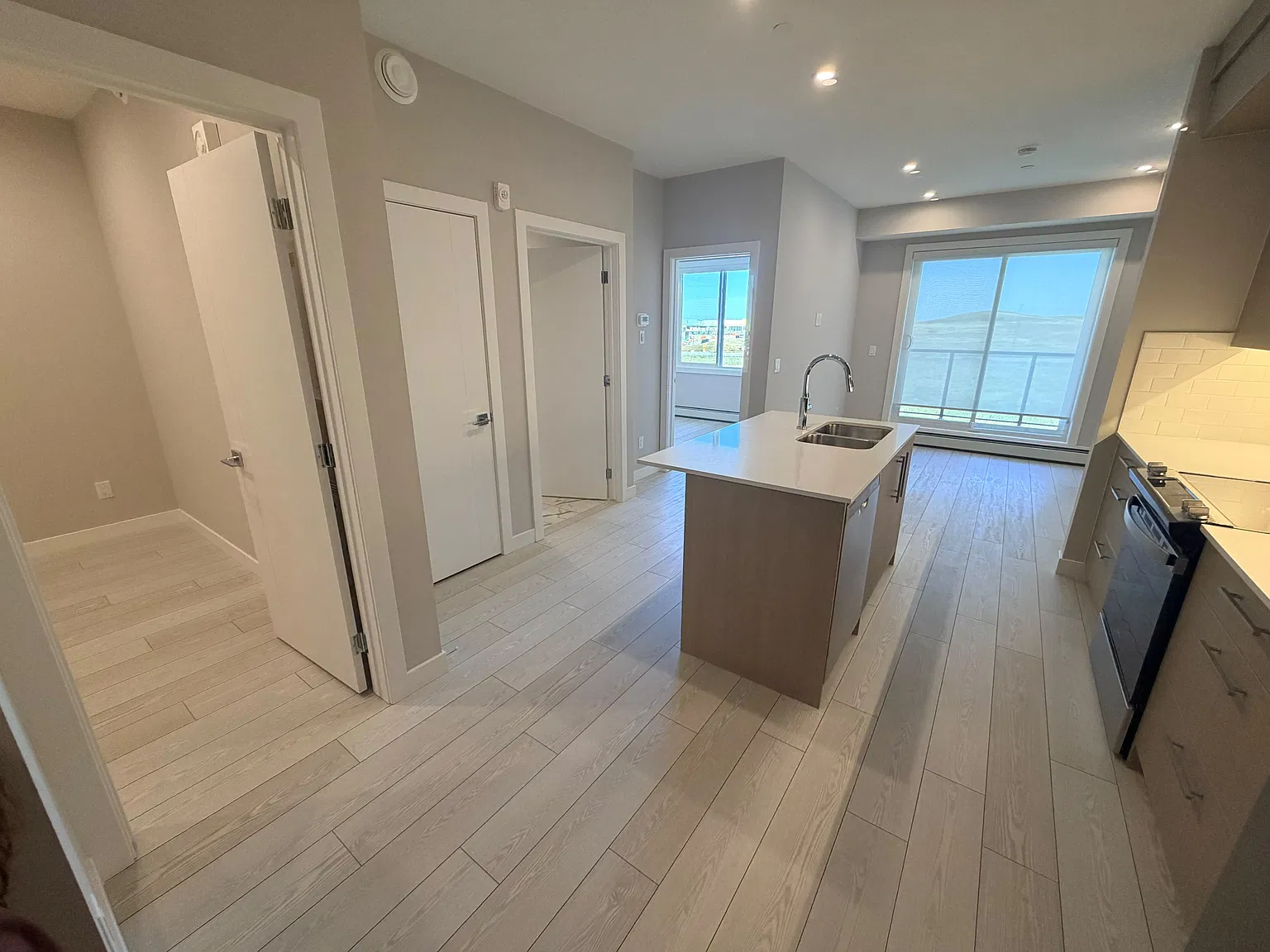 2 bed, 644 sqft, $1,650 — Photo 2