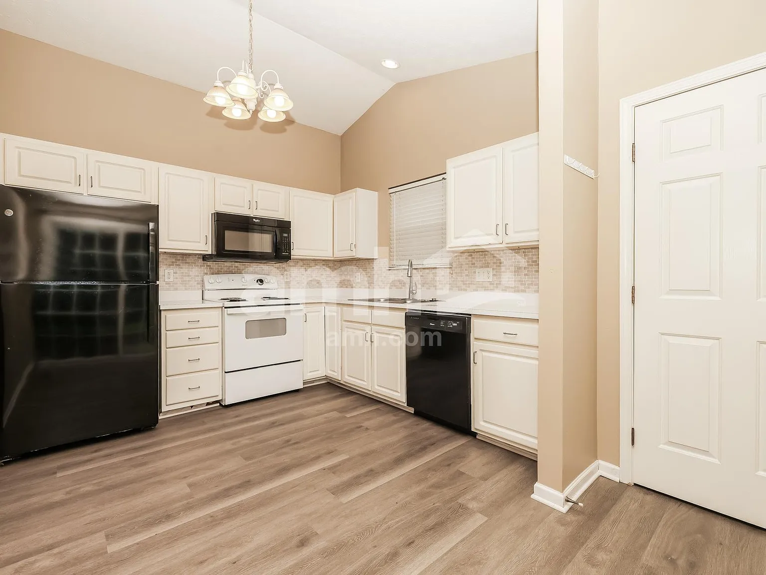 3 bed, 2.0 bath, 1203 sqft, $1,885 — Photo 3