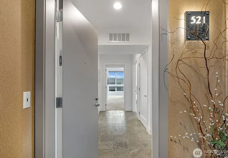 1760 N Northlake Way #521 — Photo 7