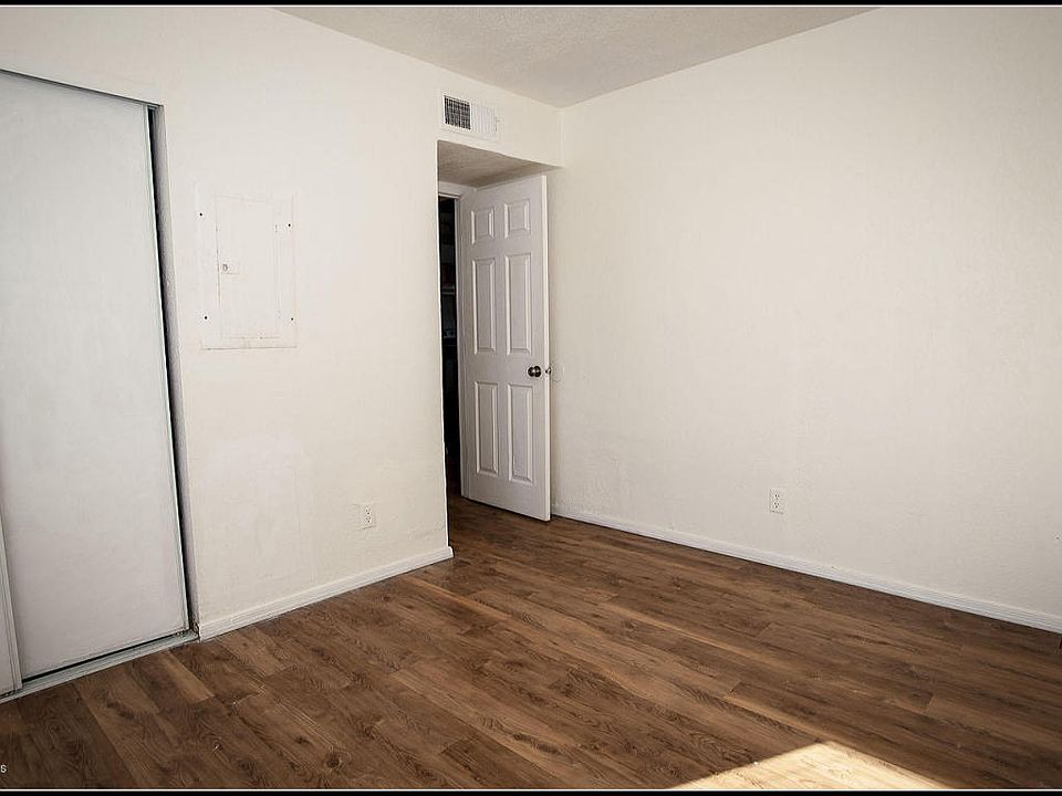 2nd image of 2218 E Polk St