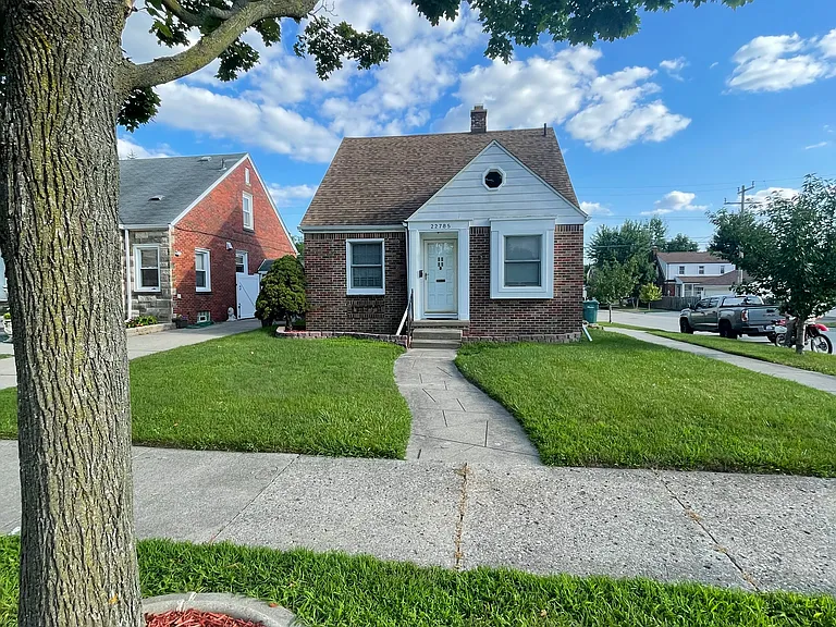 22785 Arlington St — Photo 28