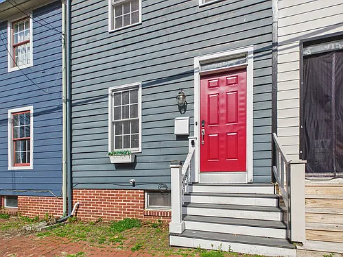 919 Grand St Photo 1