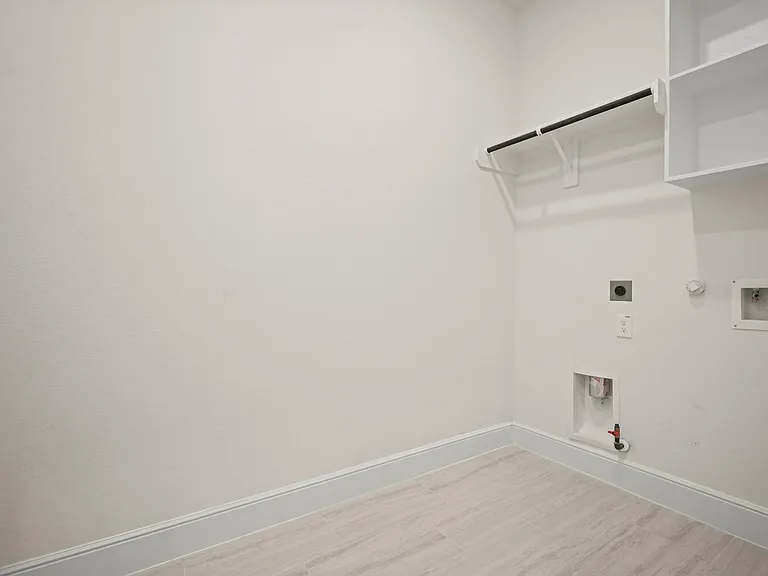 929 Wormwood Dr — Photo 32
