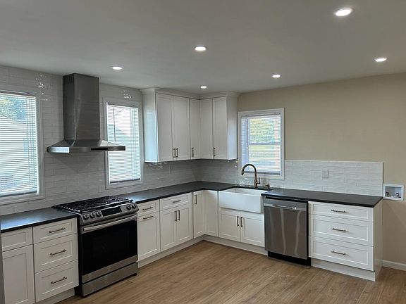 4th image of 8-01 Fern St #1