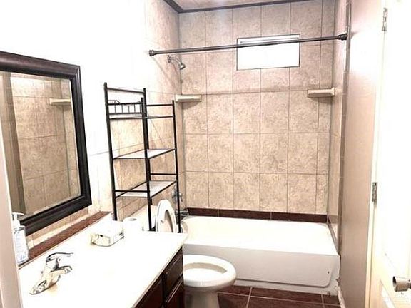 4th image of 8511 Las Palmas Dr