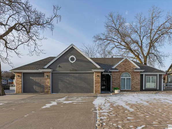 S 109 Cedar Ln, Fremont, NE 68025