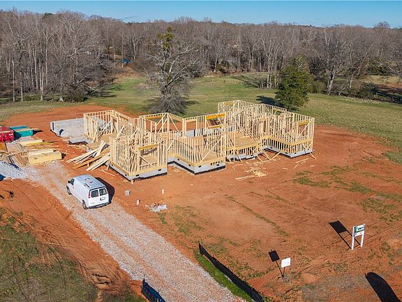 5th image of 778 Garrison Rd