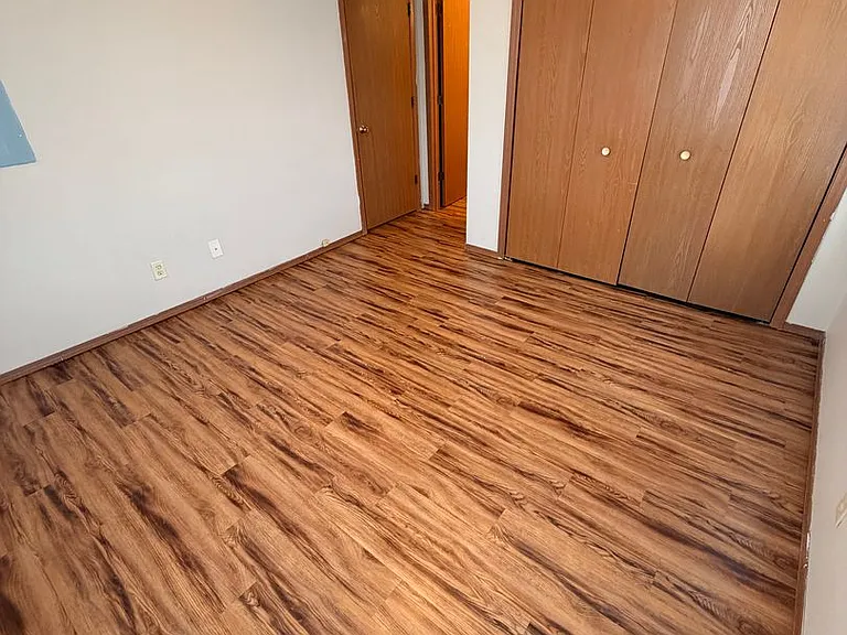 1030 E Walnut St — Photo 13