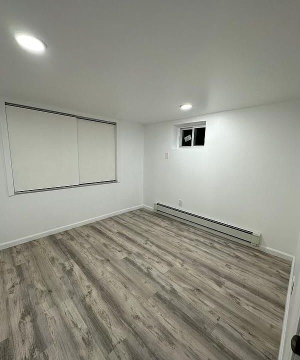 1st image of 9 Pearsall Ave
