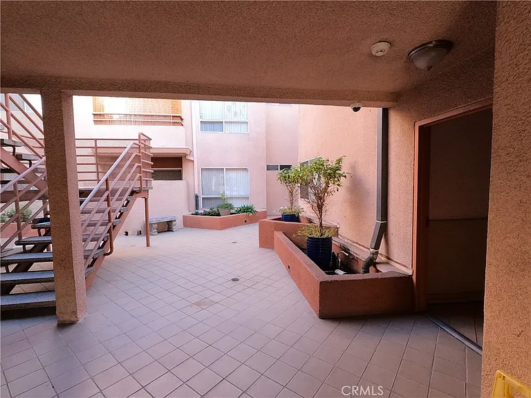 5060 Kester Ave #103 — Photo 19