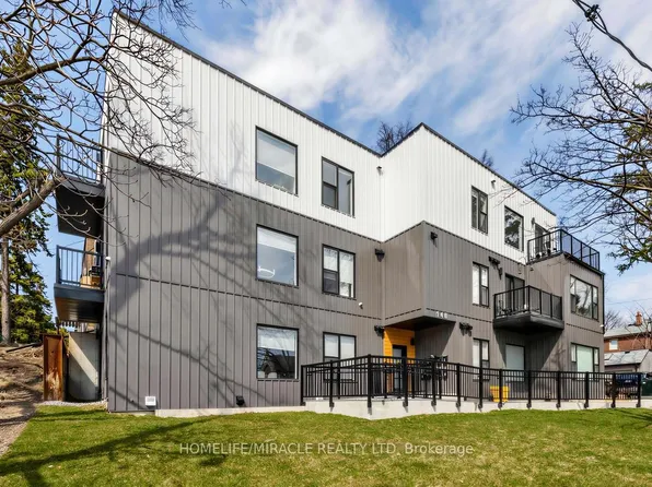 148 Glenlake Ave #3, Toronto, ON M6P 1E7