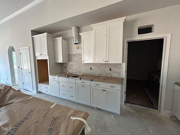 5th image of 124 Sugarmaple Way