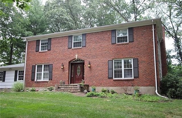 1st image of 12 Stonehedge Dr