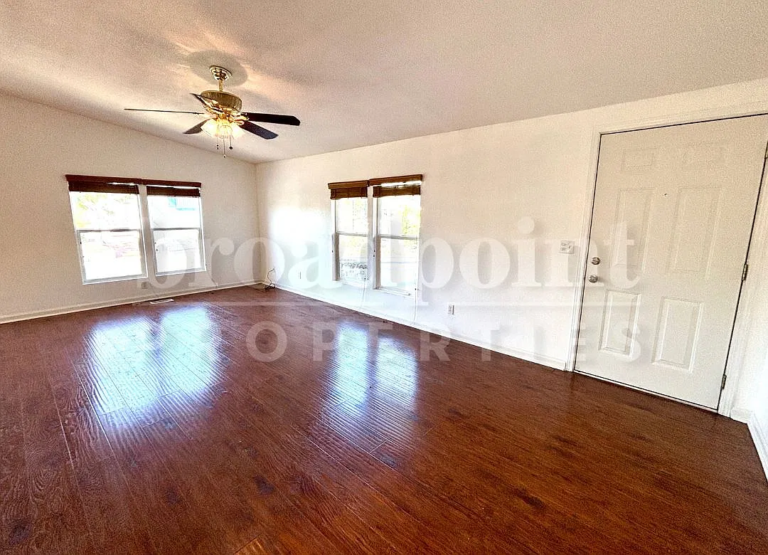 2 bed, 1320 sqft, $2,595 — Photo 4