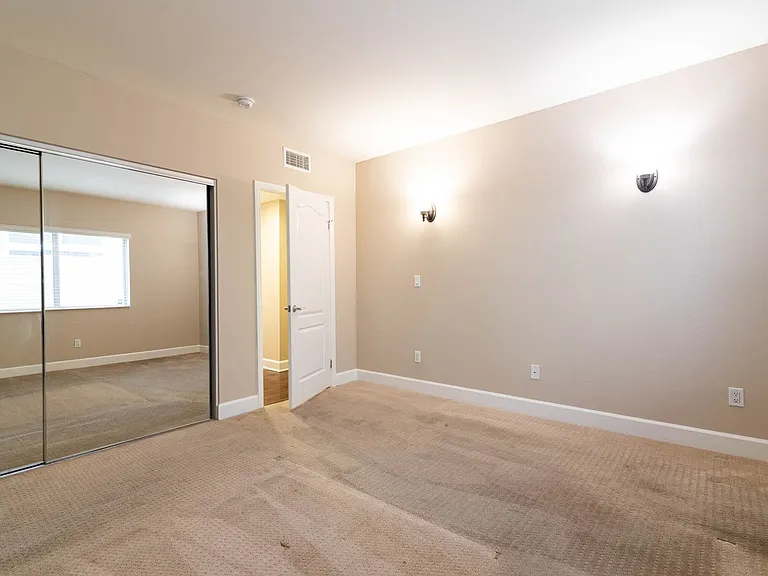 1522 Amherst Ave #102 — Photo 9