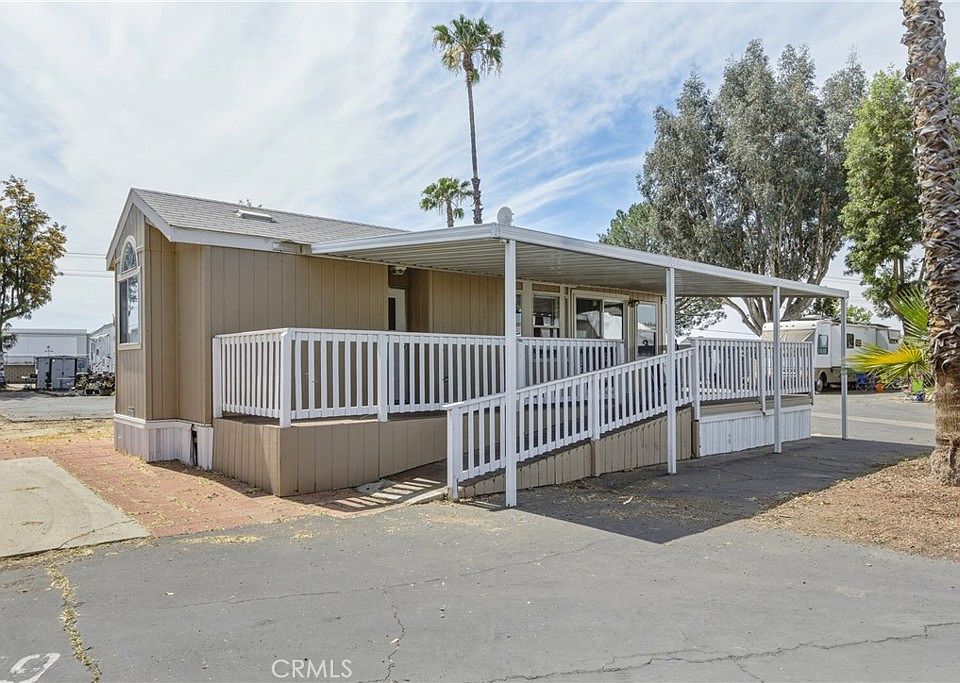 1st image of 2750 W Acacia Ave