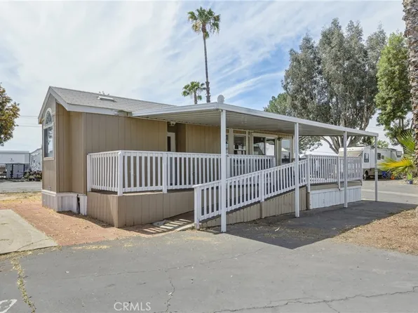 2750 W Acacia Ave, Hemet, CA 92545