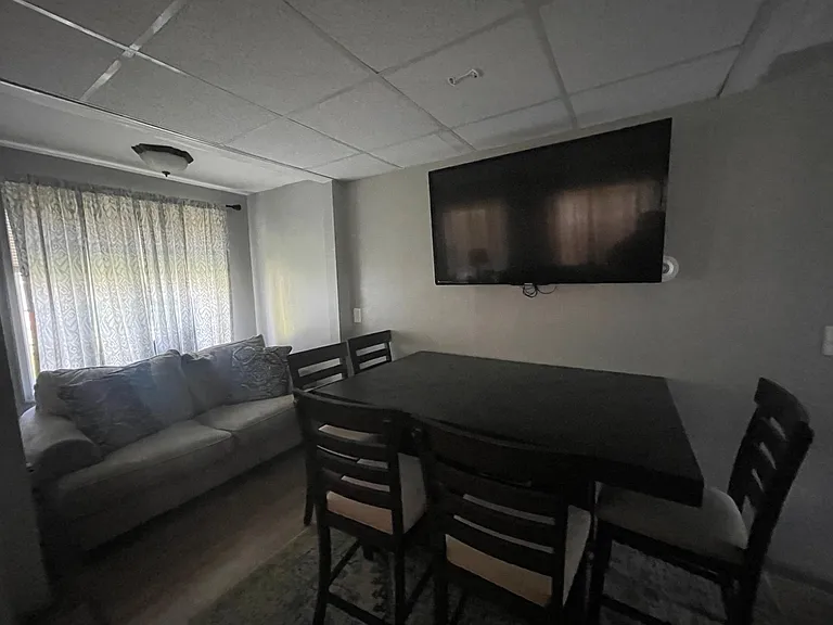 413 Stephenson St #B — Photo 2