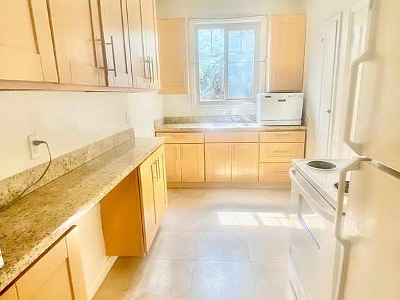 5th image of 3640 Fillmore St APT 105