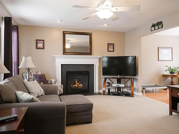 5th image of 71 Stone Hedge Row Dr