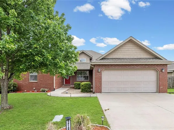 21811 Lombardo Ln, Peculiar, MO 64078