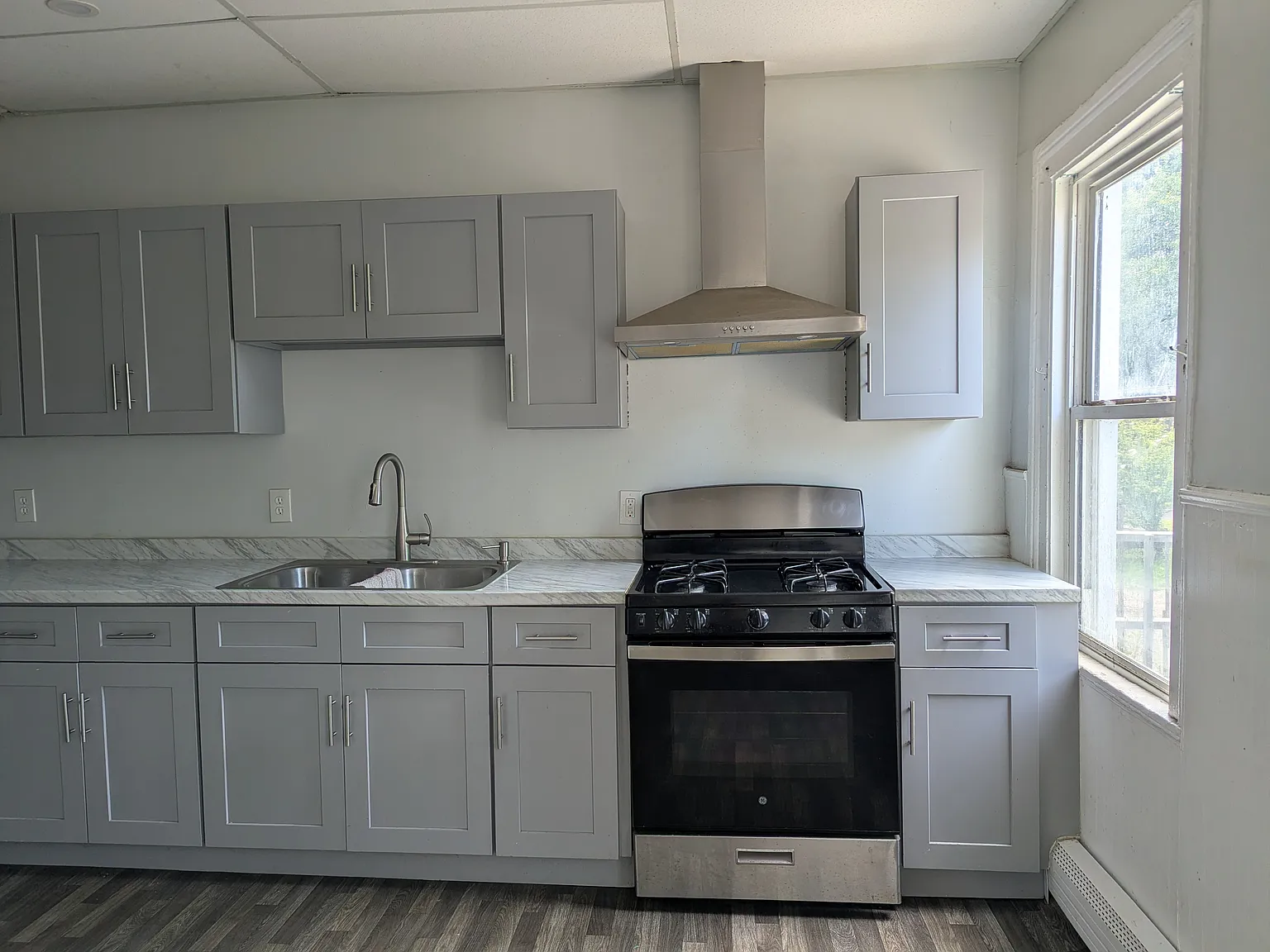 4 bed, 1696 sqft, $3,200 — Photo 3
