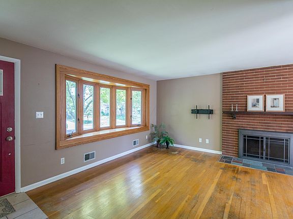 4th image of 1065 Shady Hill Dr