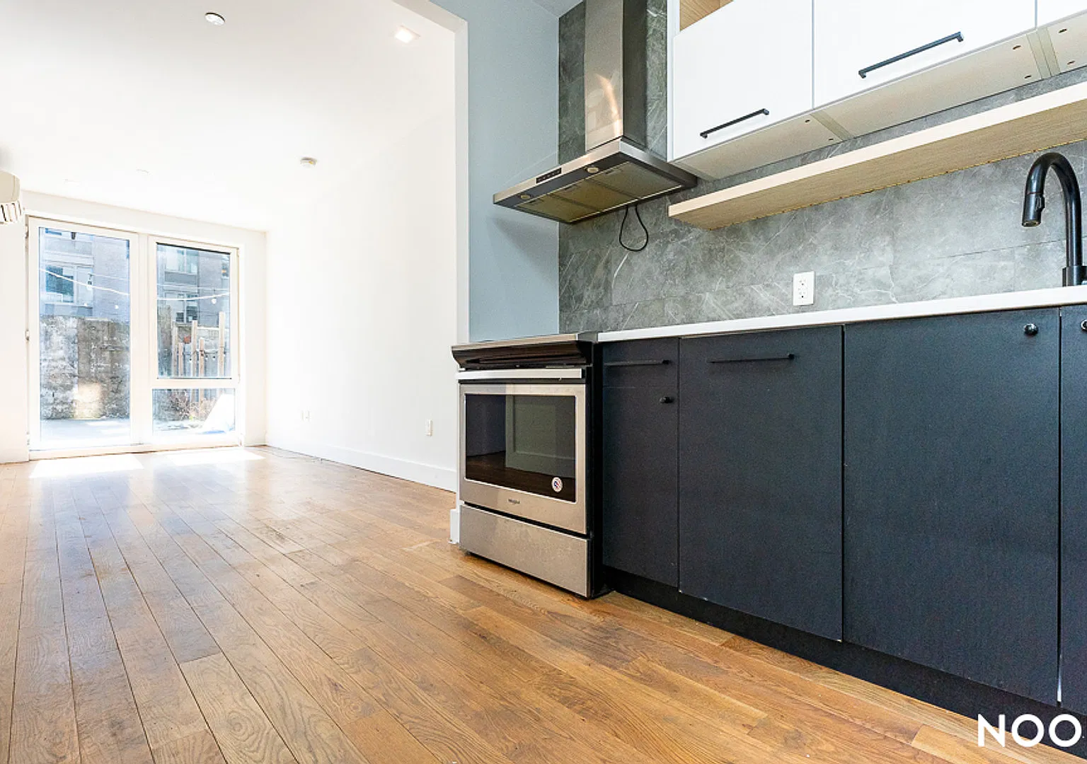 916 Bergen Street — Photo 4