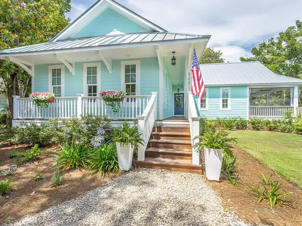 121 14th St, Apalachicola, FL 32320