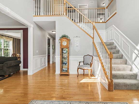 3rd image of 15 Dorchester Ct