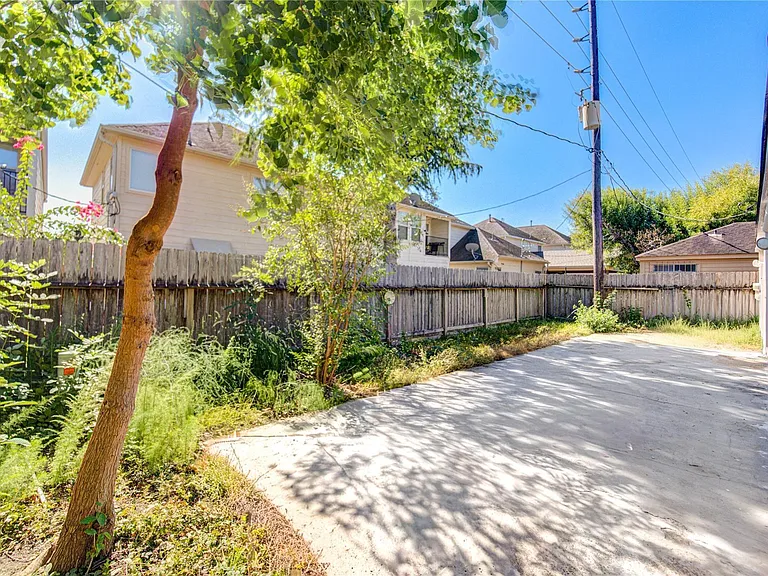 1927 Ash Meadow Dr — Photo 45