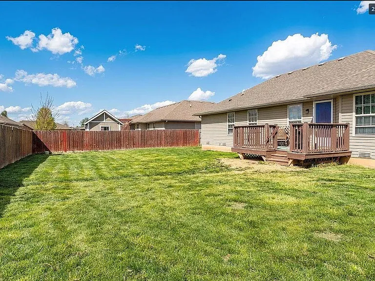 439 N Chandler Ave — Photo 45