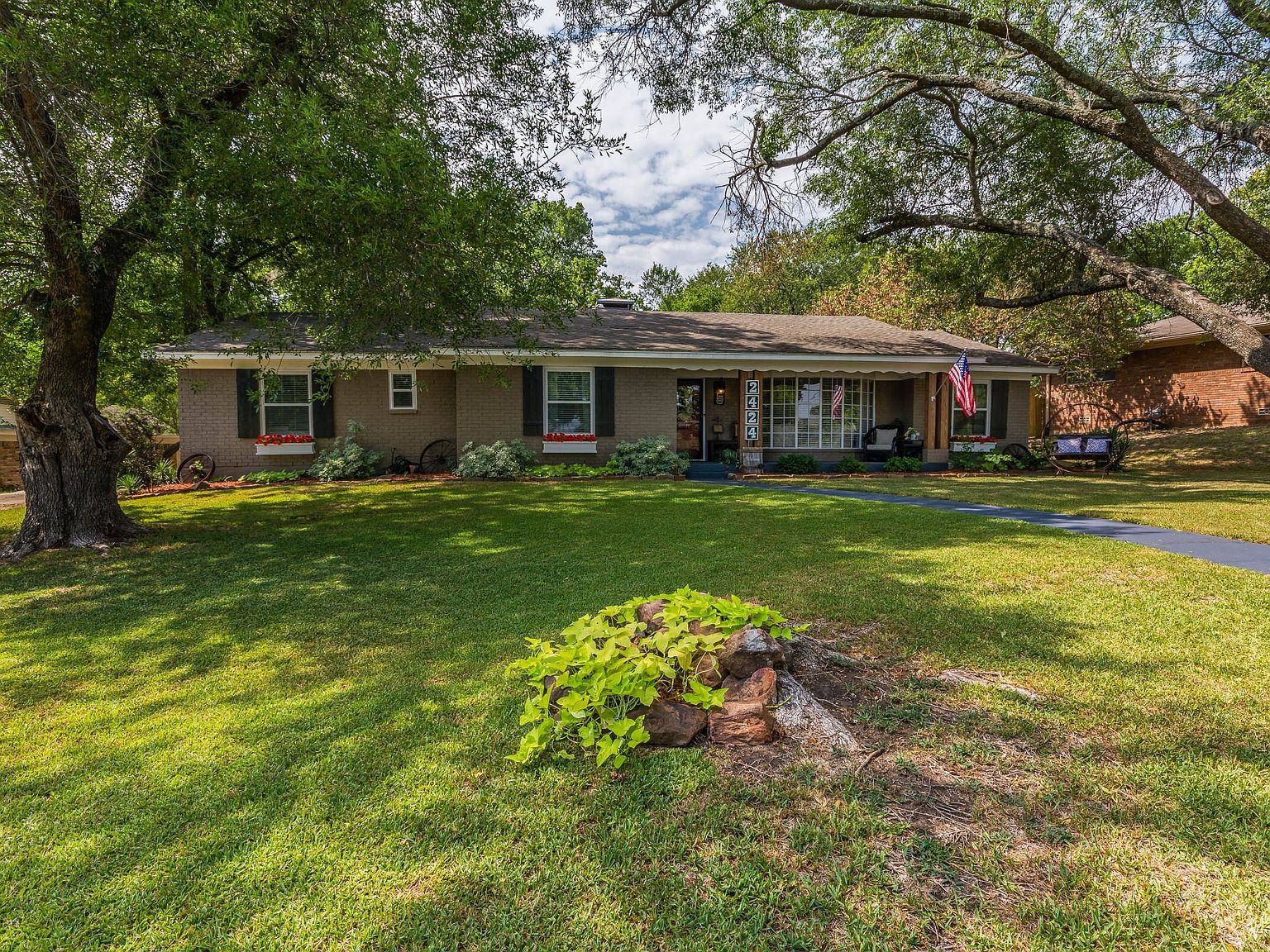 2424 W Houston St, Sherman, TX 75092 Zillow