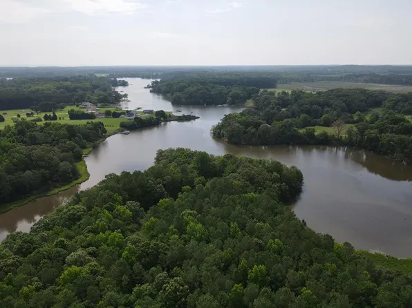 605 Jacob Ln, Hague, VA 22469