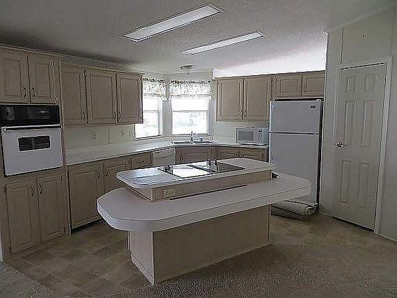 3rd image of 106 Misty Falls Dr