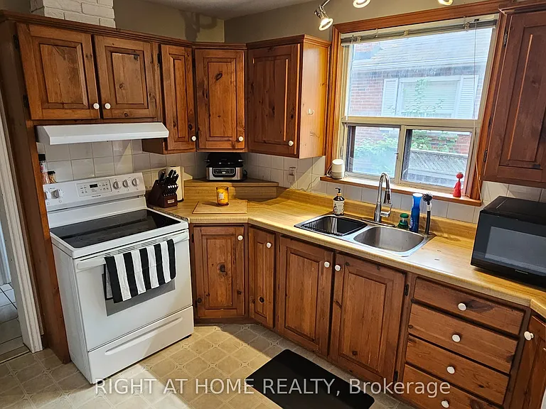 130 Prince Charles Dr #MAIN — Photo 4
