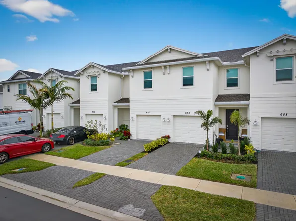 656 SE Lake Falls Street, Port St Lucie, FL 34984