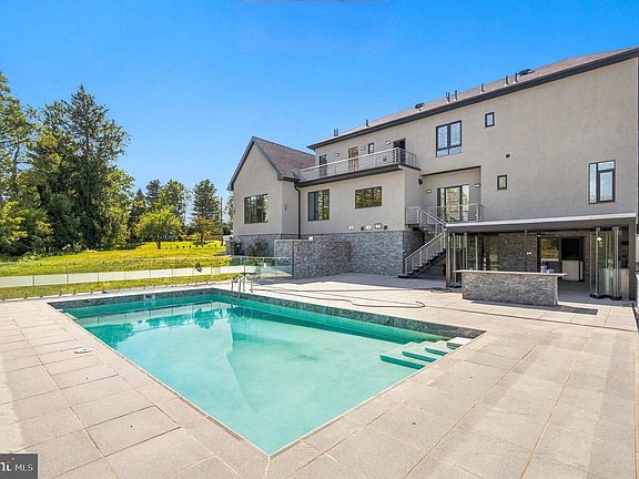 4th image of 2149 Jefferson Ln