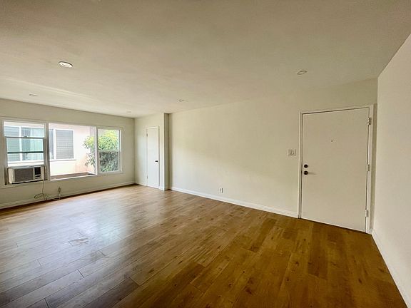 3rd image of 1114 S Sherbourne Dr APT 6