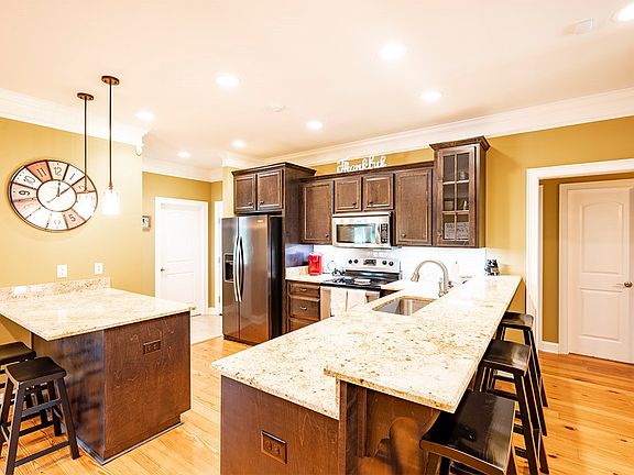 5th image of 163 Montrose Dr