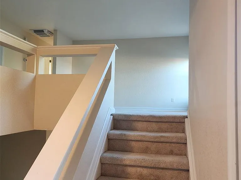 9225 Clermont Dr — Photo 9