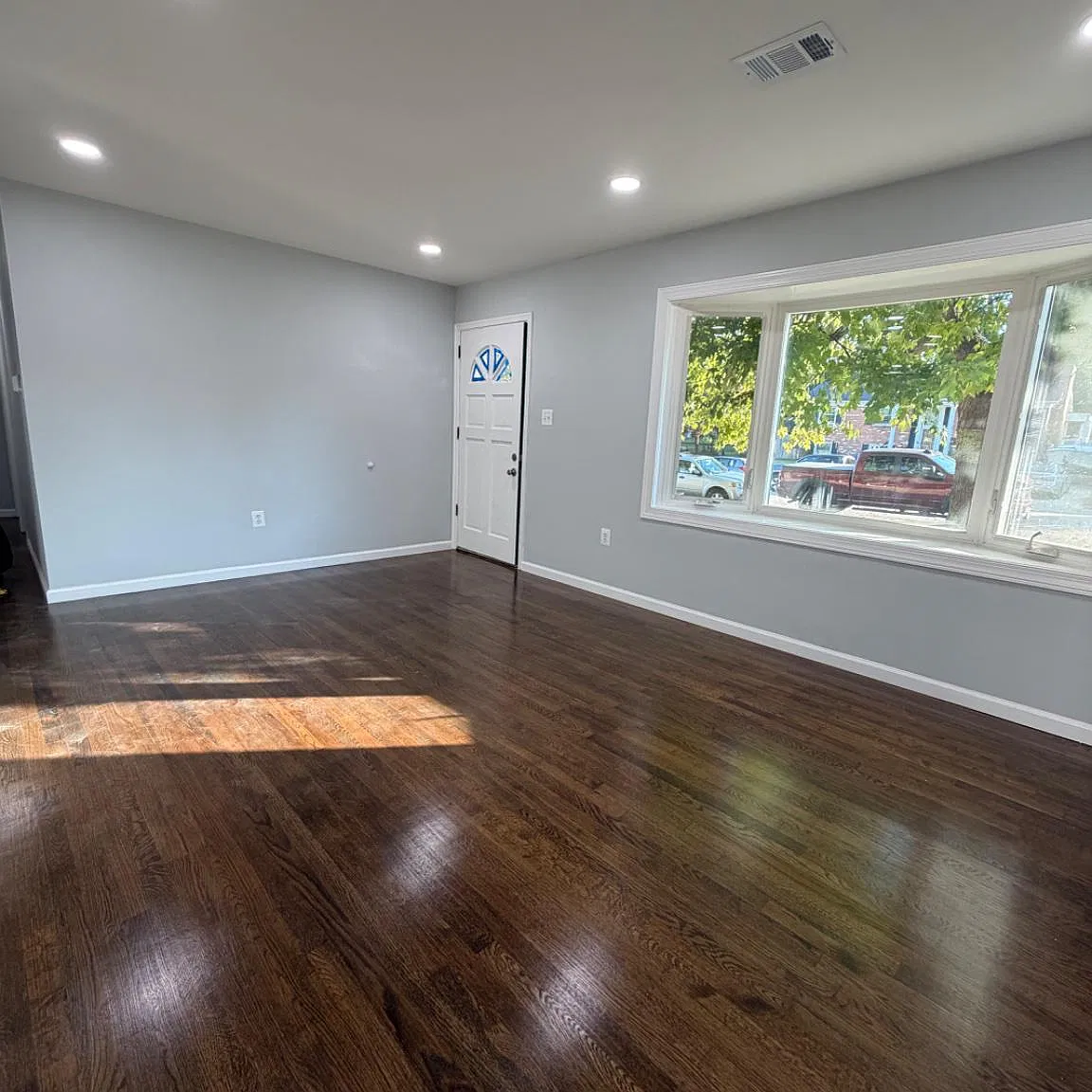 5 bed, 3.0 bath, 2132 sqft, $3,400 — Photo 4